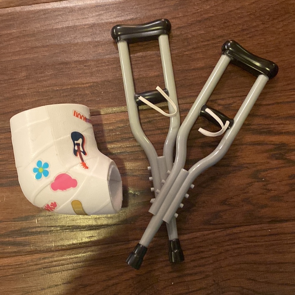 Build-A-Bear get well soon accessory set crutches & white cast with stickers - Picture 6 of 7
